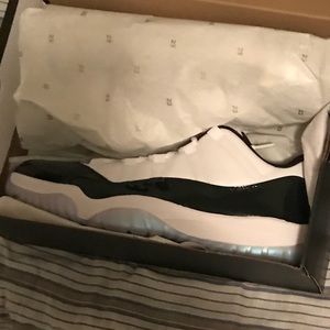 Jordan emerald green 11s